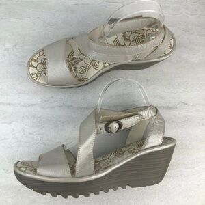 NWOT cond SzEU 41 (10-10.5) Fly London Yesk Metallic Beige Leather wedge sandals